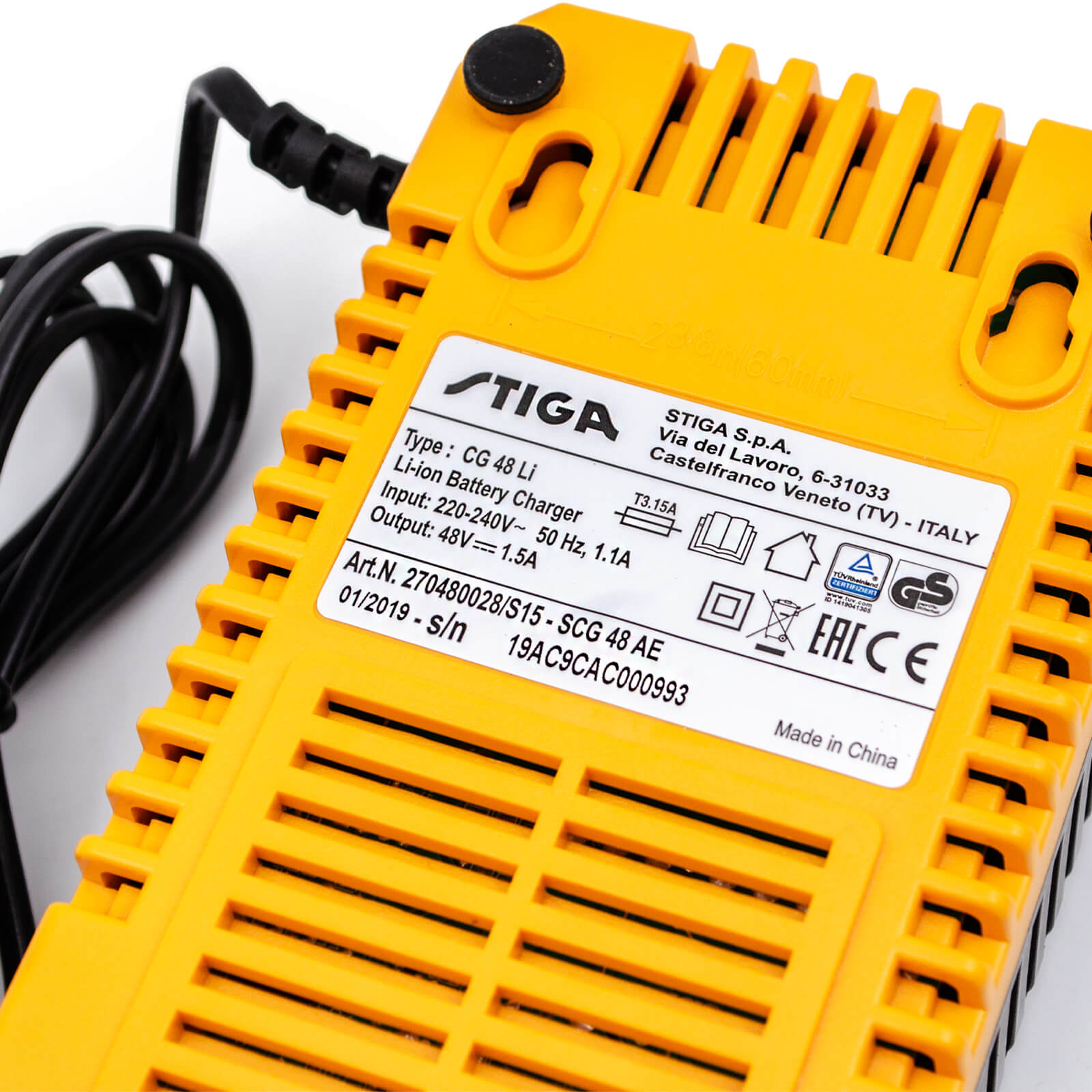 Informationer bag på Stiga oplader til SBT 2548 / 5048 AE 48V batteri set forfra